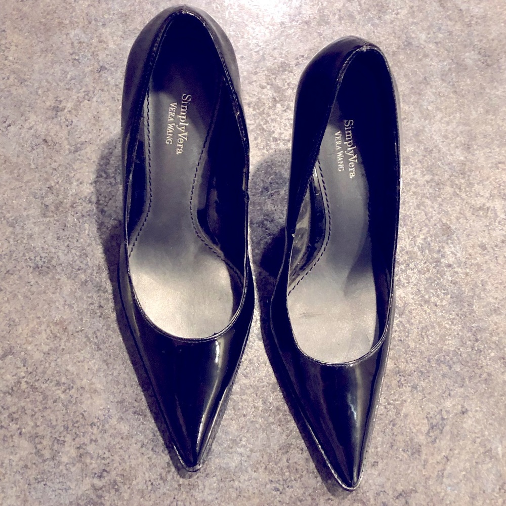 SIMPLY VERA WANG “Cherie” Pointy Toed Patent Pump with 4-1/4” Heel! Beautiful!🌷 - Picture 3 of 9